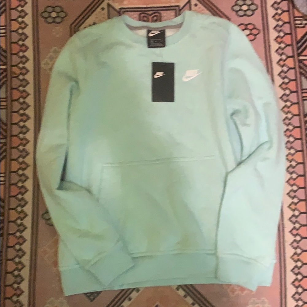 Nike pullover (like new)